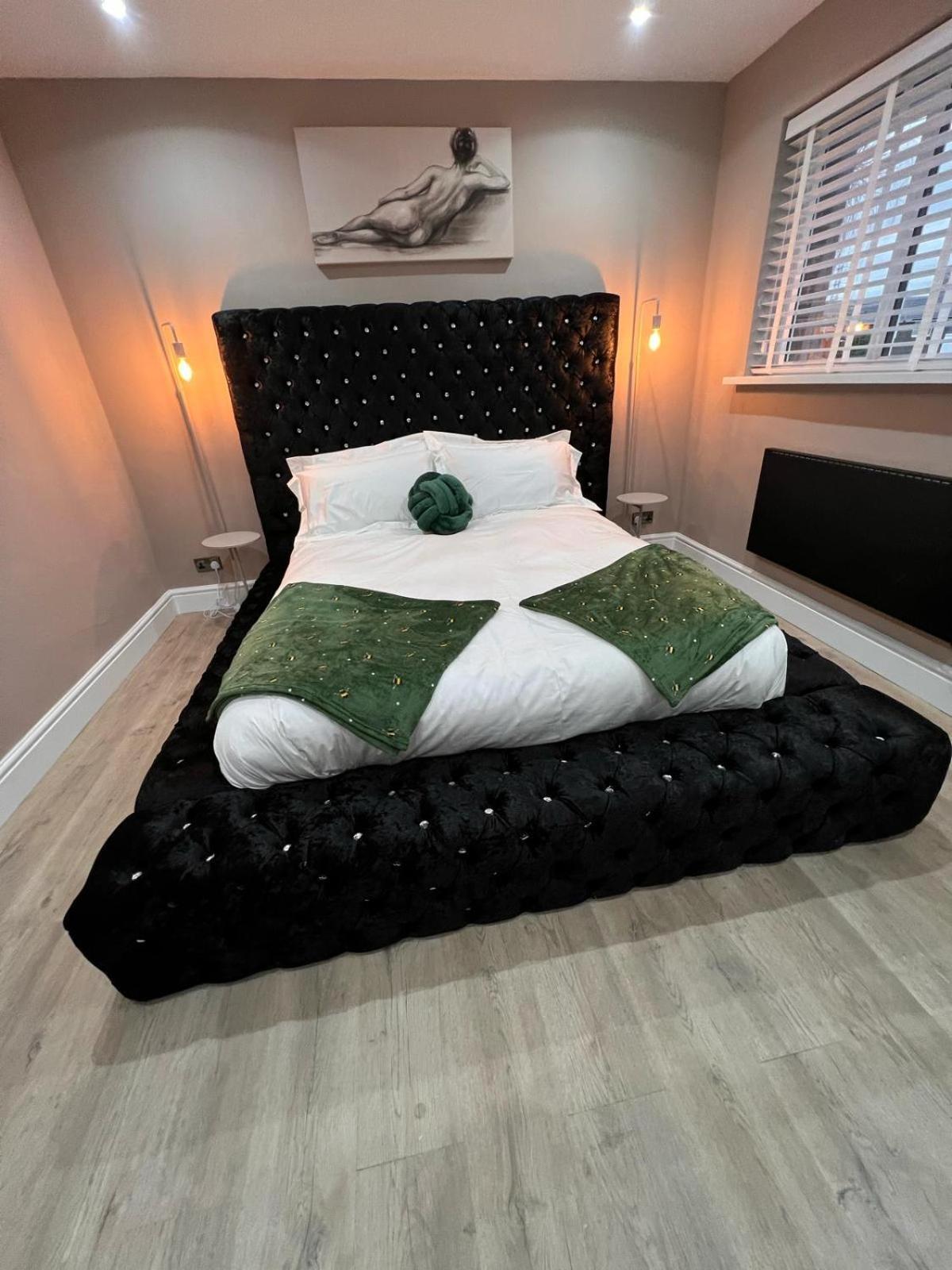 Premier Inn Comfort Mattresses - Sleeps 6 ミドルトン エクステリア 写真