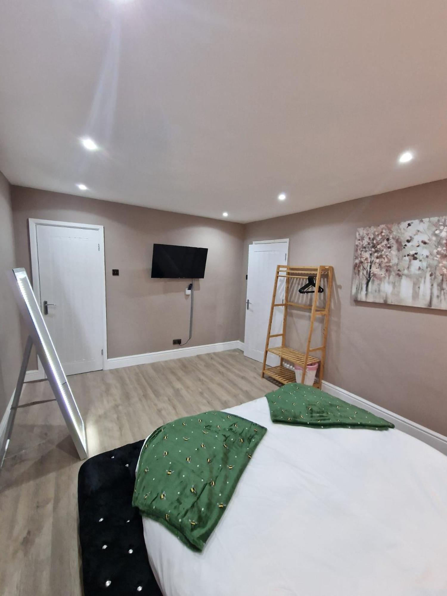 Premier Inn Comfort Mattresses - Sleeps 6 ミドルトン エクステリア 写真