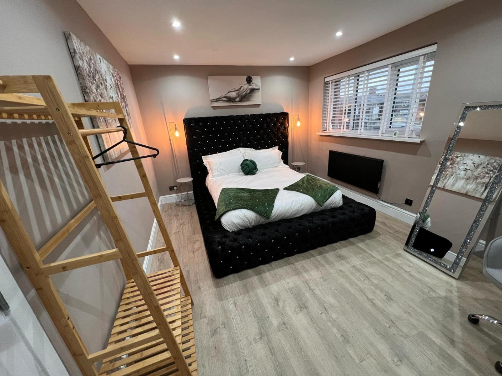 Premier Inn Comfort Mattresses - Sleeps 6 ミドルトン エクステリア 写真